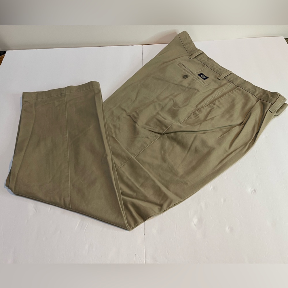 Men's Dockers Signature Khaki Tan Classic-Fit Pleated Pants 44 x 30